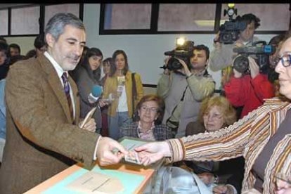 A pie de urna mostraba su deseo de«sustituir la etapa de guerra, terrorismo y desinformación por la de paz y transparencia».