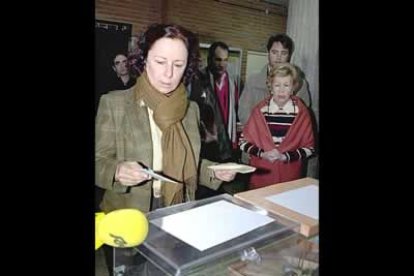 Ana Palacio, aprovechó la votación para afirmar que «nadie ha intentado transmitir ni decir lo que no era» en relación a la posible autoría de los atentados cometidos el jueves en Madrid.