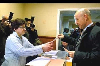 El cabeza de lista de CiU, Josep Antoni Durán i Lleida, dijo estar «avergonzado» de los intentos de algunos partidos políticos por «rentabilizar votos».
