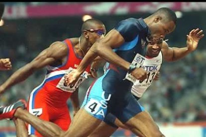 El estadounidense Darvis Patton alcanza la meta y el oro para su país en los 200 metros lisos. Un espectáculo de fuerza y potencia.