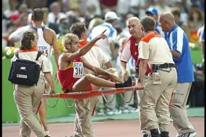 Reyes Estévez se vio privado de su zapatilla izquierda a falta de 700 metros para el final y logró su pase para la final en un memorable y épico esprint.