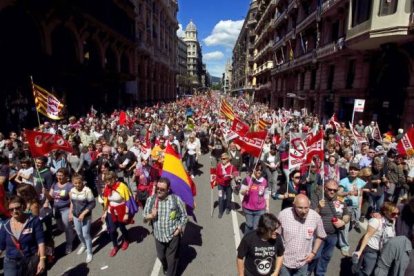 Una bandera republicana durante la concentración en Barcelona. Foto: JOAN CORTADELLAS