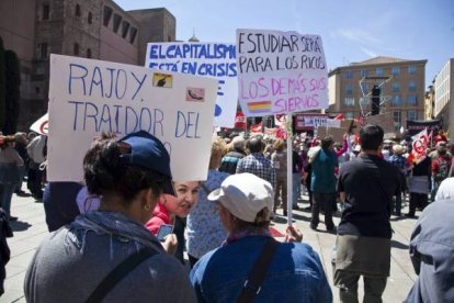 Manifestantes en la plaza de la Catedral de Barcelona. Foto: JOAN PUIG