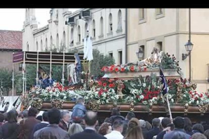 Además de la Virgen de la Piedad el público también se rindió ante el Cristo de la Esperanza.