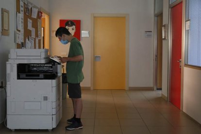 Escaneando documentos con su clave personal. FERNANDO OTERO