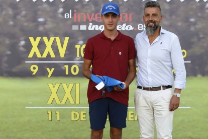 Campeón en categoría infantil: Manuel
Rubio. Entregó Emilio Seijo, Leclerc.