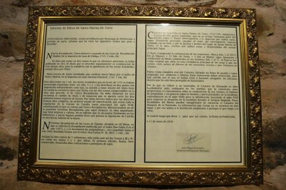 Informe de los libros de Santa Marina de Torre (León), sobre las leyes de España y de la Corona de Castilla de los siglos XVIII y principios del XIX, así como un ejemplar manuscrito del catastro de la Ensenada de Santa Marina de Torre, hallados durante unas obras en la antigua Casa del Pueblo, realizado por el archivero-bibliotecario municipal de Ponferrada, Justo Magaz Fernández. Foto: César Sánchez.