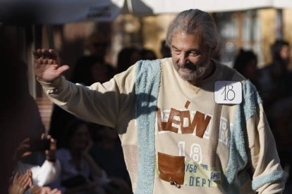 Uno de los modelos participantes en el desfile. FERNANDO OTERO