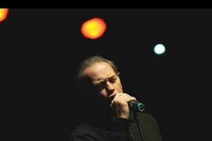 Además de conducir la gala, Bertín Osborne cantó temas de su último disco.