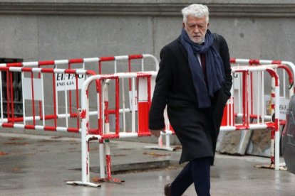 Jesús López llega a la Audiencia esta mañana. BENITO ORDÓÑEZ