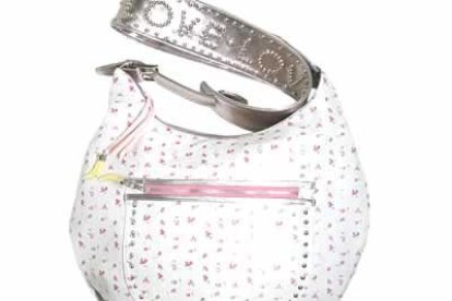 Tampoco resulta hiperconvencional este otro modelo en blanco nieve y muy romántico. Su precio puede parecerlo menos: 71 euros.