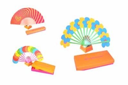 Pero existen un sinfín de detalles que seguro no le dejarán quedar mal. Los abanicos de Agatha Ruiz de la Prada.