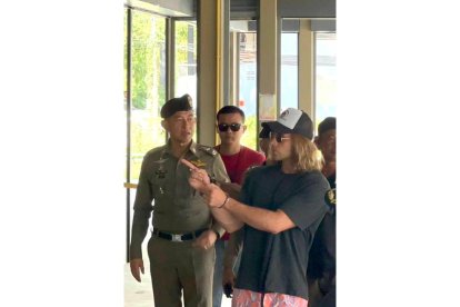 Daniel Sancho reconstruye sus últimos momentos con el dominicano asesinado. POLICÍA REAL DE TAILANDIA