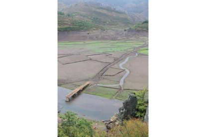 Puente y bonita panorámica de lo que fue Lagueyes | Norberto
