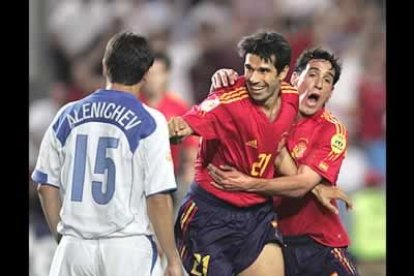 Al marcar, el Flaco le creaba «problemas» al seleccionador Iñaki Sáez. Volvía a abrirse el debate sobre su titularidad.