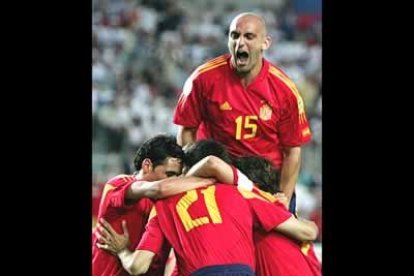 La alegría se desbordó entre el equipo español. No hubo más goles. El partido no fue brillante, pero se consiguieron los tres puntos en juego.