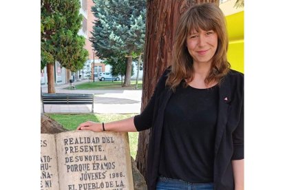 Inés Diago, candidata de IU-Podemos al Ayuntamiento de La Robla. DL