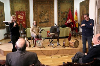 Actuación del grupo de música tradicional Los Pamplinas. BENITO ORDÓÑEZ