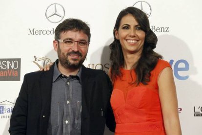 Los presentadores Jordi Évole y Ana Pastor a su llegada a los Premios Iris de la Academia de la Televisión. KIKO HUESCA | EFE