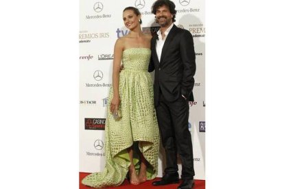 Michele Jenner y Rodolfo Sancho posan a su llegada AL Gran Casino de Aranjuez; en Madrid, este martes. KIKO HUESCA | EFE