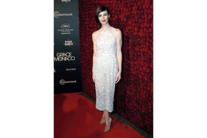 La actriz española Paz Vega, siempre fiel a Elie Saab Couture, viste un traje bordado a mano. SEBASTIEN NOGIER | EFE