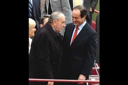 El presidente de la Xunta de Galicia también recibió el saludo de José Bono quien insistió en su objetivo de demostrar que «la paz y la concordia entre los españoles queda garantizada».