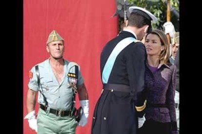 Los Príncipes de Asturias, como en todas sus apariciones públicas se dedicaron gestos de complicidad durante el acto.