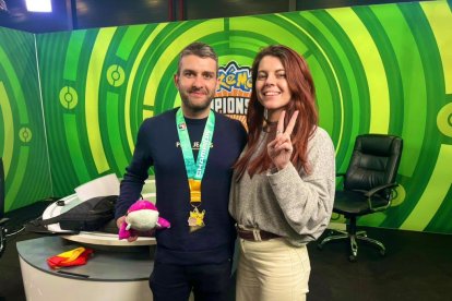 Jonatan Ordoñez junto a su novia Andrea Martín tras ganar en Utrecht el pasado 19 de marzo. DL