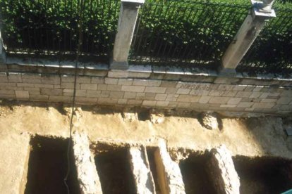 Vista general de las excavaciones en la calle Abadía. EMILIO CAMPOMANES ALVAREDO