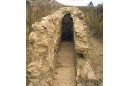 Restos de un segundo desarenador aguas arriba de la curva. EMILIO CAMPOMANES ALVAREDO