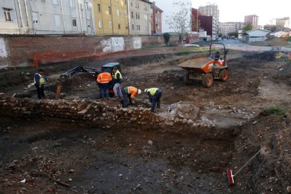 Restos arqueológicos en las obras de Feve. RAMIRO