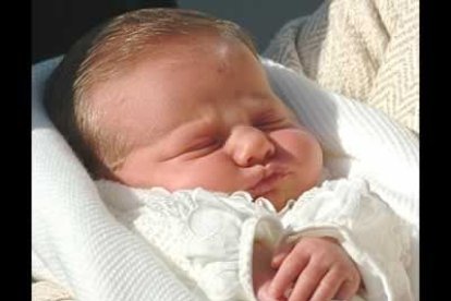 La niña «come muy bien y duerme todo el rato», según la descripción realizada ante los medios por don Felipe.