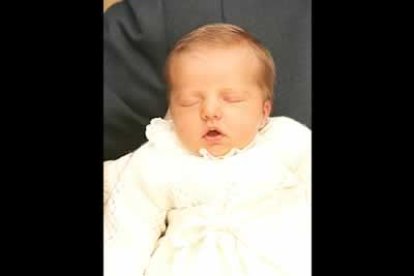 Pocas horas después de la aparición de la pequeña, la página web de la Casa Real ya ofrecía las primeras imágenes oficiales de la Infanta.