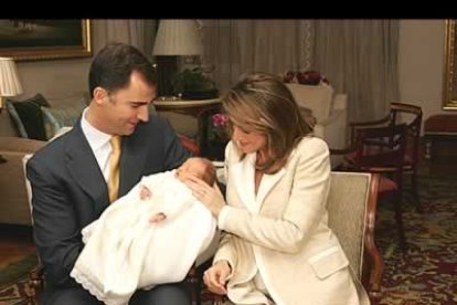 El fotógrafo oficial de la Familia Real captó alguno de los gestos que los Príncipes brindaron a su pequeña.