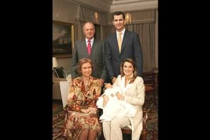 Los Reyes, ausentes en la presentación en el exterior de la Clínica Ruber...