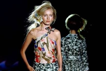 Vuelven los clásicos. Tops y rayas se combinan. Los estampados de flores se mezclan como en un jardín.