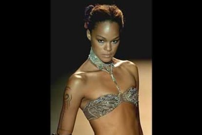 El estampado vuelve de África más sensual que nunca y se adapta a cada curva femenina.
