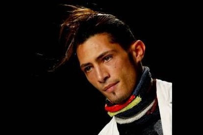 Las tendencias para esta primavera proponen a un hombre atrevido y sin complejos.