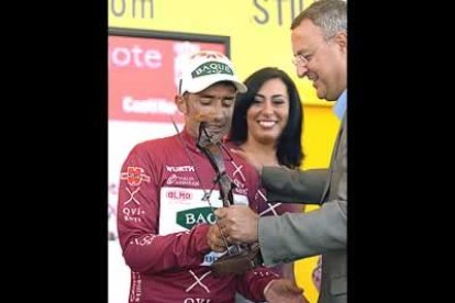 El corredor colombiano del Cafés Baqué, <b> Félix Cárdenas</b>, ganador de la etapa, en la estación de esquí de La Covatilla desde Plasencia , con un recorrido de 169,8 kilómetros