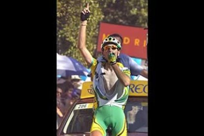 El asturiano <b>Santi Pérez</b> se  impone en Granada después de protagonizar una gran escapada. El ciclista ha dedicado su victoria a su novia Vanessa fallecida hace dos años en accidente de tráfico.