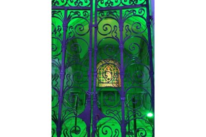 La tumba de la condesa de Sagasta sobre la que cuentan que hay símbolos masónicos. Ahora es el panteón de los hombres ilustres de la provincia. SONIA PÉREZ CRIADO