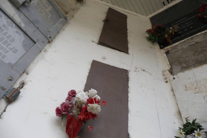 Uno de los osarios del cementerio FERNANDO OTERO