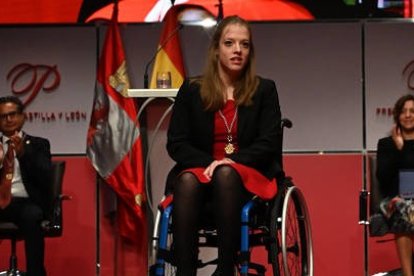La incombustible nadadora María Fernández. FERNANDO OTERO