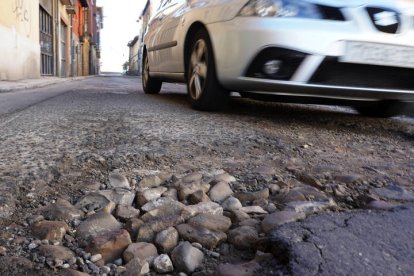 Bache en la calle Fernando I. J. NOTARIO