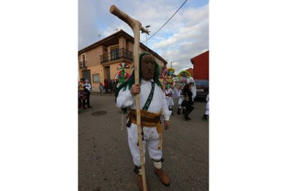 Varias figuras y momentos correspondientes a la edición de este año del carnaval tradicional velillense, una fiesta declarada de Interés Turístico Provincial. Foto: M. Pérez.