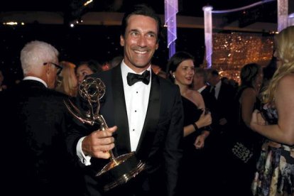 Jon Hamm por fin logró su galardón por la laureada 'Mad Men'. MARIO ANZUONI | REUTERS
