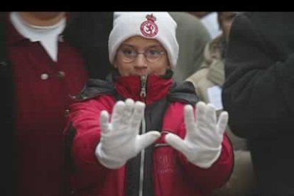 Las manos blancos fueron una constante en muchos manifestantes, que expresan así su rechazo a la violencia.