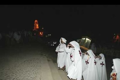 Los ponferradinos ahondaron en su historia durante la mágica noche que les llevó a un pasado histórico.