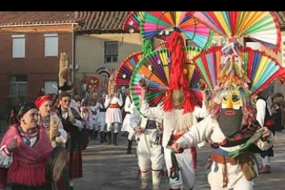 La tradición es lo más importante en el antruejo velillense y los trajes de todos los personajes dejan ver esta condición.