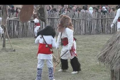 La villa de Alija vivió un año más el Ritual del Jurru. Una historia que, según dicen, se remonta en la noche de los tiempos, cuando las bestias, los jurrus, habitaban la tierra.